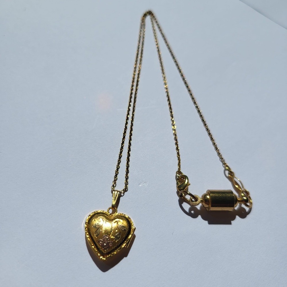 Vintage Heart Locket Necklace Gold Etched Floral 12K Gold Filled Pendant & Chain
